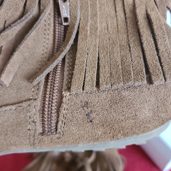 Minnetonka Tan Fringed Moccasins - Picture 4 of 6